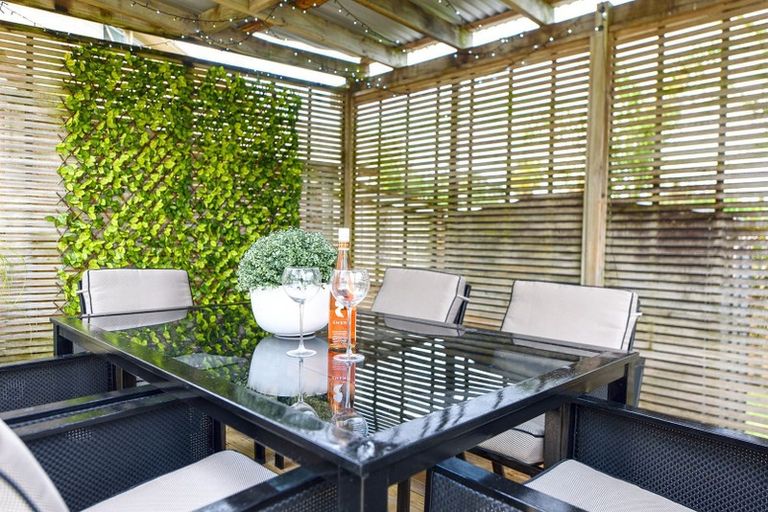 Photo of property in 8 Serrata Place, Browns Bay, Auckland, 0630