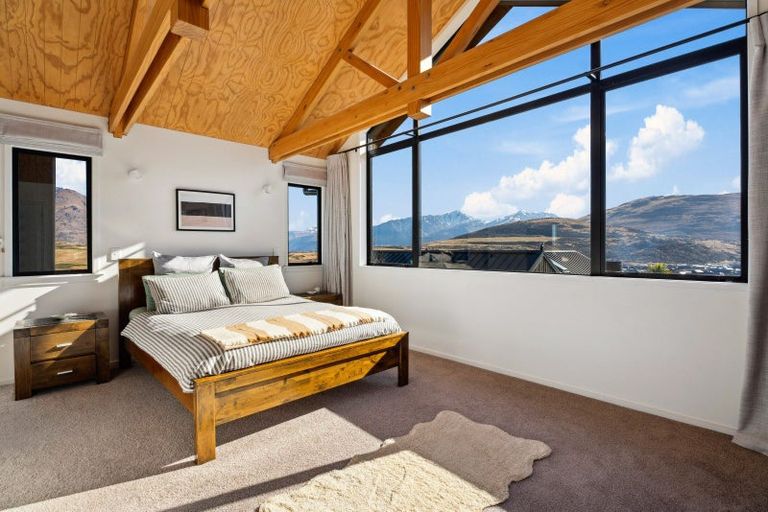 Photo of property in 28 Falconer Rise, Jacks Point, Queenstown, 9371