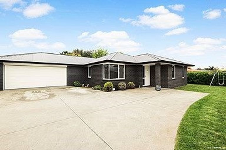 Photo of property in 17 Modello Lane, Waiuku, 2123