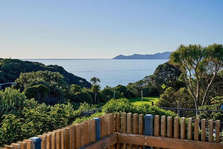 Photo of property in 10 Pukerua Beach Road, Pukerua Bay, 5026
