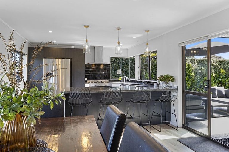 Photo of property in 40 Heta Road, Highlands Park, New Plymouth, 4312