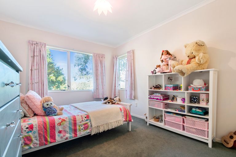 Photo of property in 37 Roys Road, Weymouth, Auckland, 2103