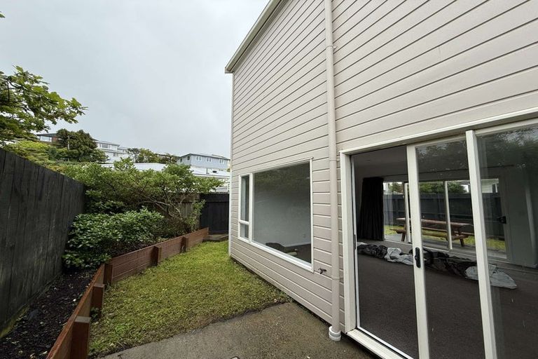 Photo of property in 40c Ruskin Road, Newlands, Wellington, 6037