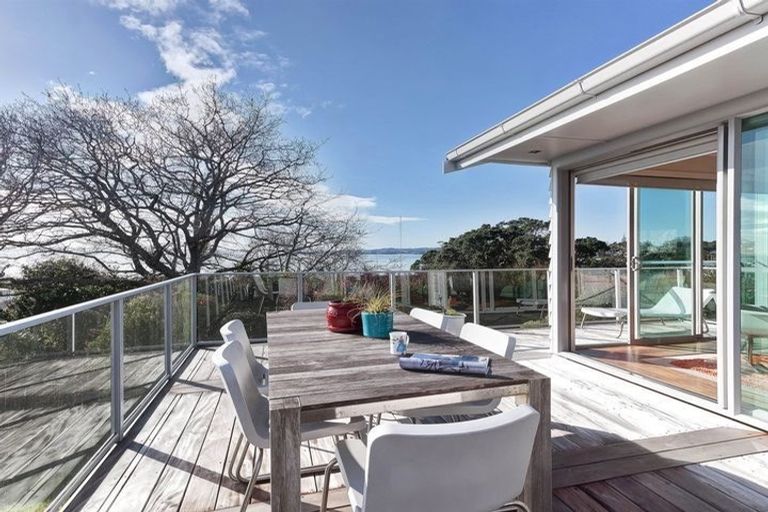 Photo of property in 8 Page Point, Mellons Bay, Auckland, 2014