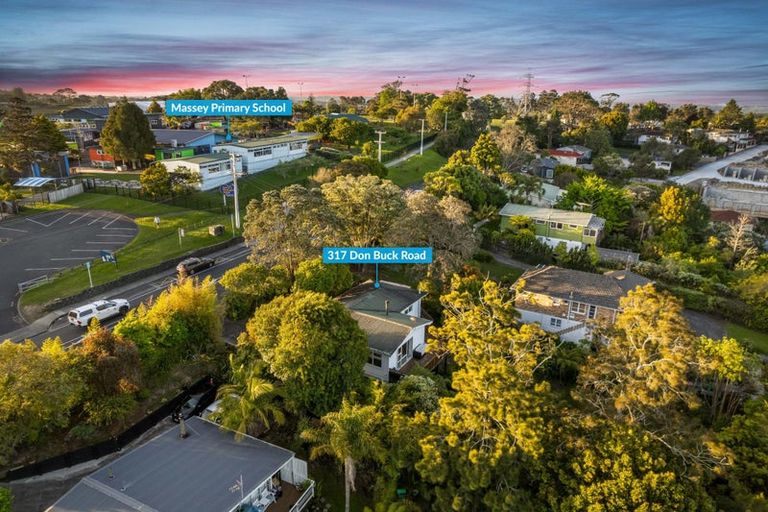 Photo of property in 317 Don Buck Road, Massey, Auckland, 0614