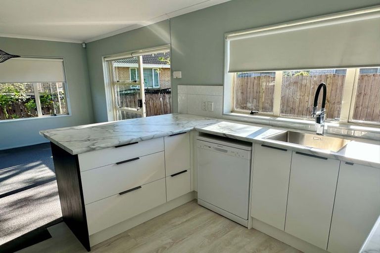 Photo of property in 2/327 Botany Road, Golflands, Auckland, 2013