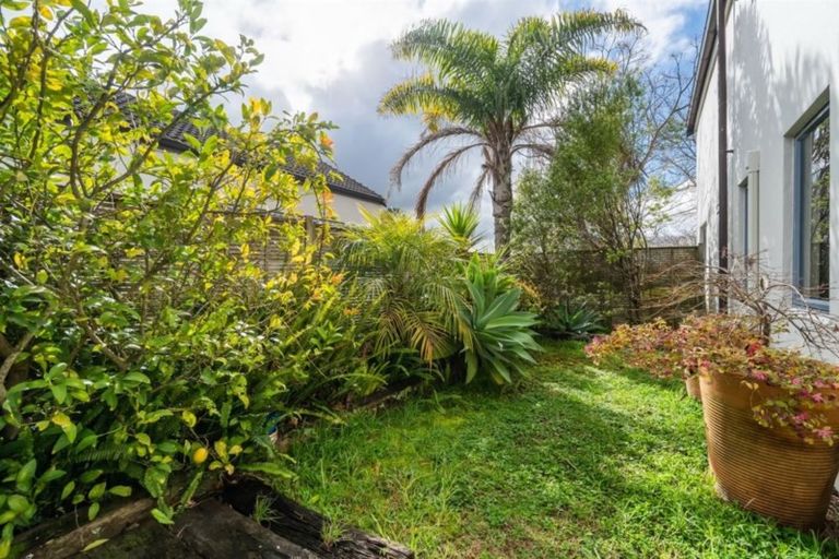 Photo of property in 1/48 Schnapper Rock Road, Schnapper Rock, Auckland, 0632