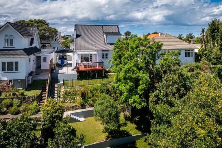 Photo of property in 6 Coleman Terrace, Hospital Hill, Napier, 4110