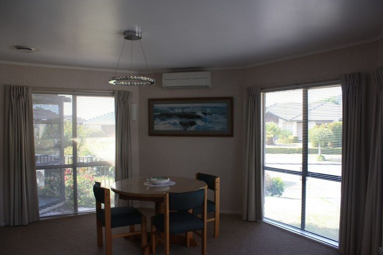 Photo of property in 4 Cranbrook Grove, Waikanae, 5036
