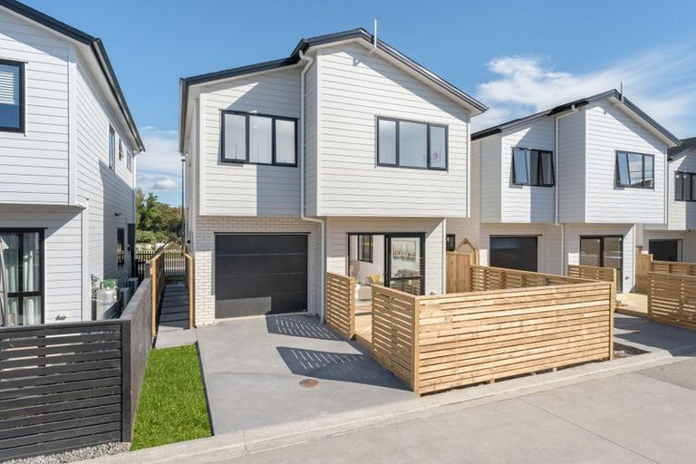 Photo of property in 13 Octans Road, Westgate, 0814