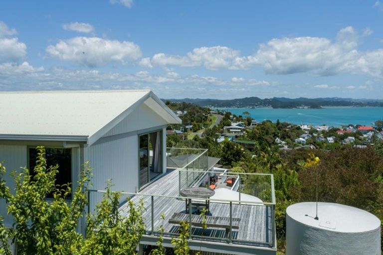 Photo of property in 37 Oneroa Road, Russell, 0202