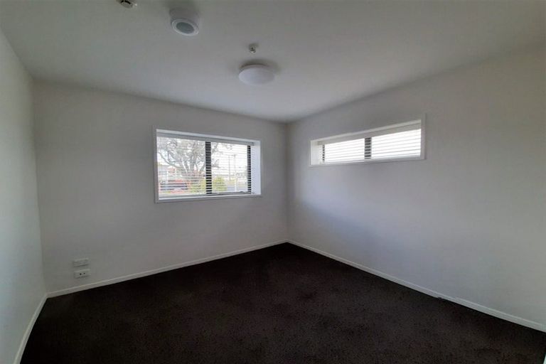 Photo of property in 1/4045f Great North Road, Glen Eden, Auckland, 0602