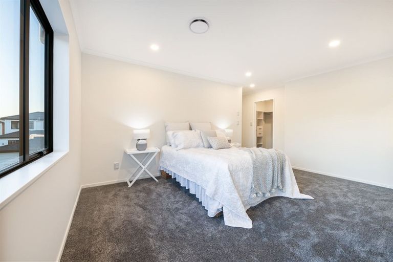 Photo of property in 11 Bunbeg Crescent, Flat Bush, Auckland, 2019