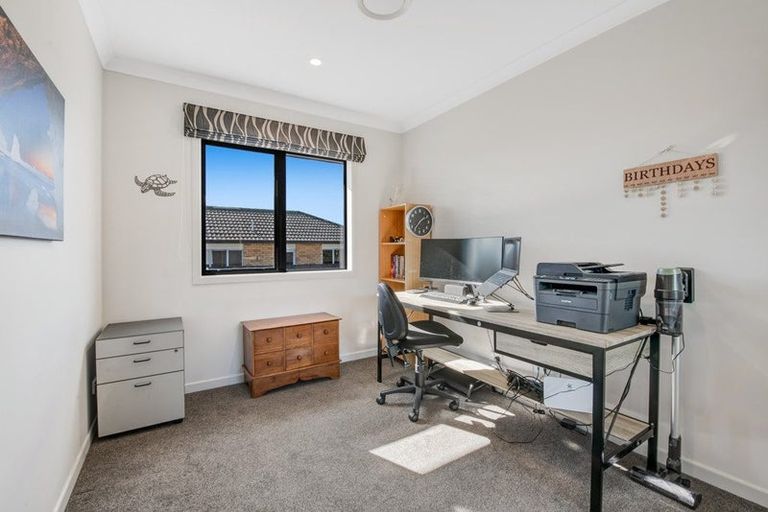 Photo of property in 7 Raabia Close, Parakai, 0830