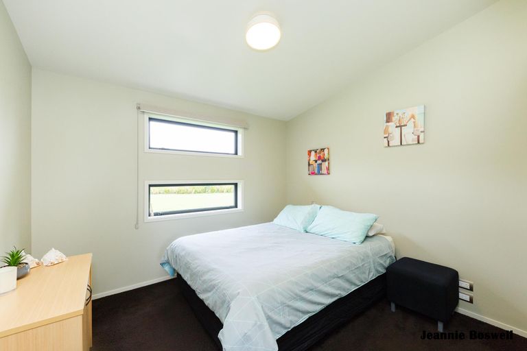 Photo of property in 5/454 Stoney Creek Road, Kelvin Grove, Palmerston North, 4470