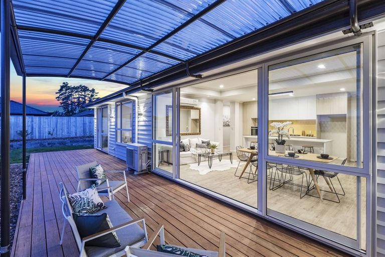 Photo of property in 17 Aporo Drive, Kumeu, 0810