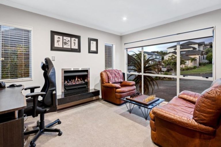Photo of property in 5 Catlins Place, Fairview Heights, Auckland, 0632