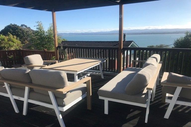 Photo of property in 2/33 Sea Vista Avenue, Beach Haven, Auckland, 0626