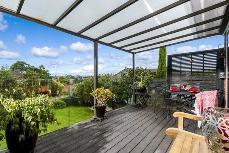 Photo of property in 2/8 Phillipa Place, Browns Bay, Auckland, 0630