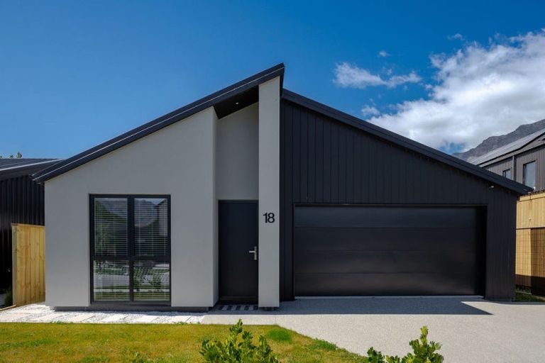 Photo of property in 18 Rushland Road, Jacks Point, 9371