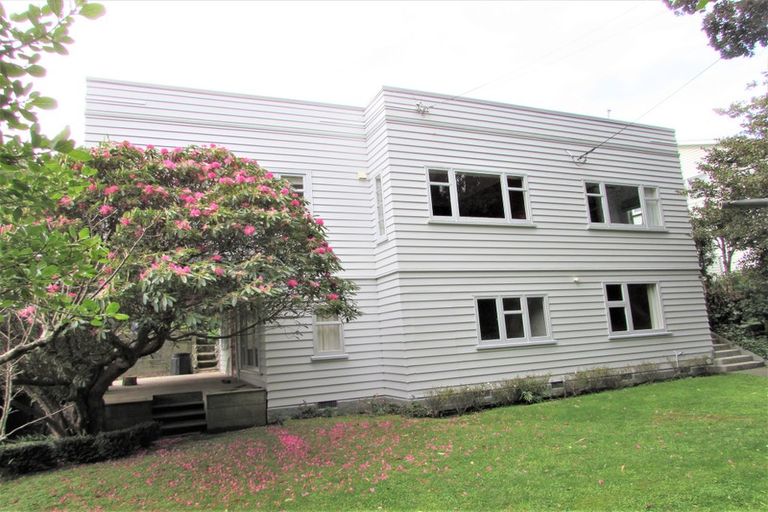 Photo of property in 4 Vennell Street, Brooklyn, Wellington, 6021