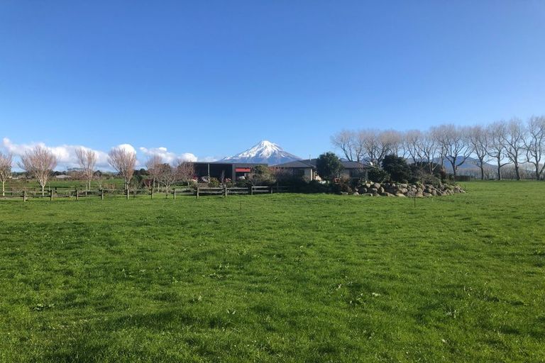 Photo of property in 1108b Egmont Road, Egmont Village, New Plymouth, 4372