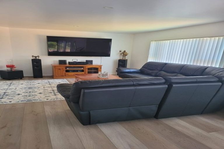 Photo of property in 23 Riverglade Parkway, Te Atatu South, Auckland, 0610