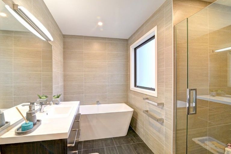 Photo of property in 19 Glenfiddich Road, Jacks Point, Queenstown, 9371