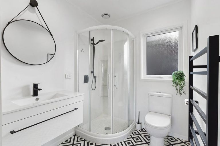 Photo of property in 70 Fyvie Avenue, Tawa, Wellington, 5028