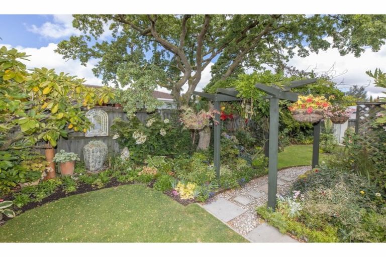 Photo of property in 46 Westgrove Avenue, Avonhead, Christchurch, 8042