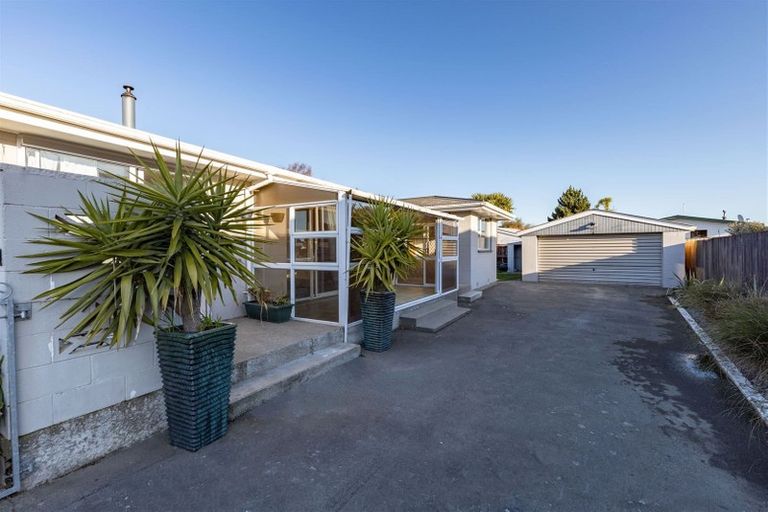Photo of property in 6 Besant Place, Avondale, Christchurch, 8061