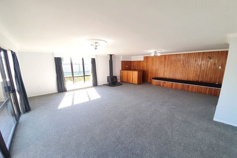 Photo of property in 32 Tararua Terrace, Cloverlea, Palmerston North, 4412