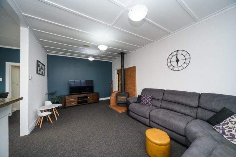Photo of property in 15 Suzanne Grove, Kelvin Grove, Palmerston North, 4414