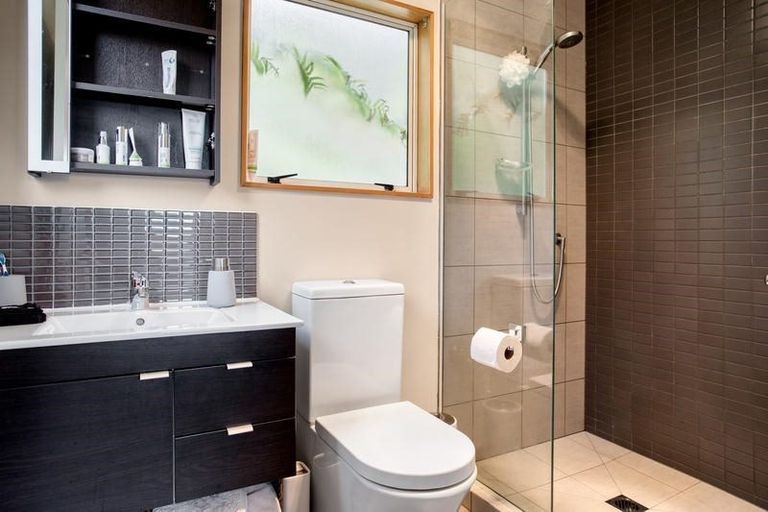 Photo of property in 10 Tui Crescent, Waiatarua, Auckland, 0604