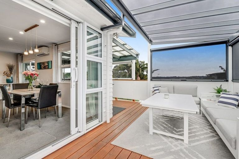 Photo of property in 1/302 Sunset Road, Windsor Park, Auckland, 0632