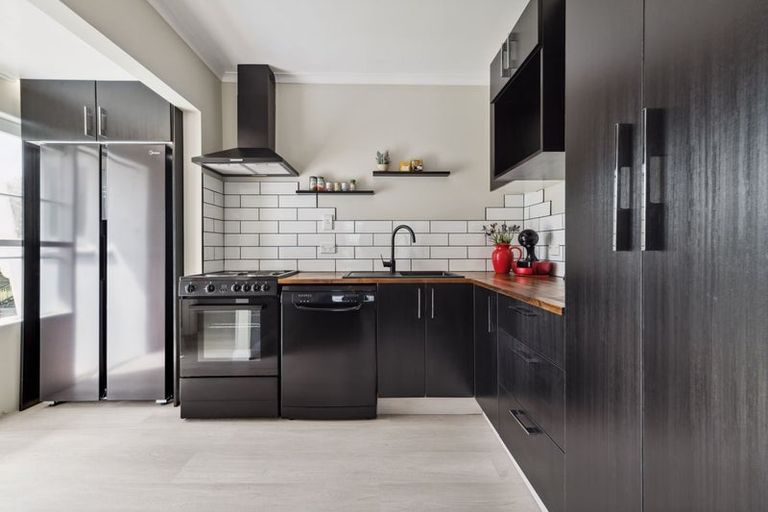 Photo of property in 299b Carrington Street, Vogeltown, New Plymouth, 4310