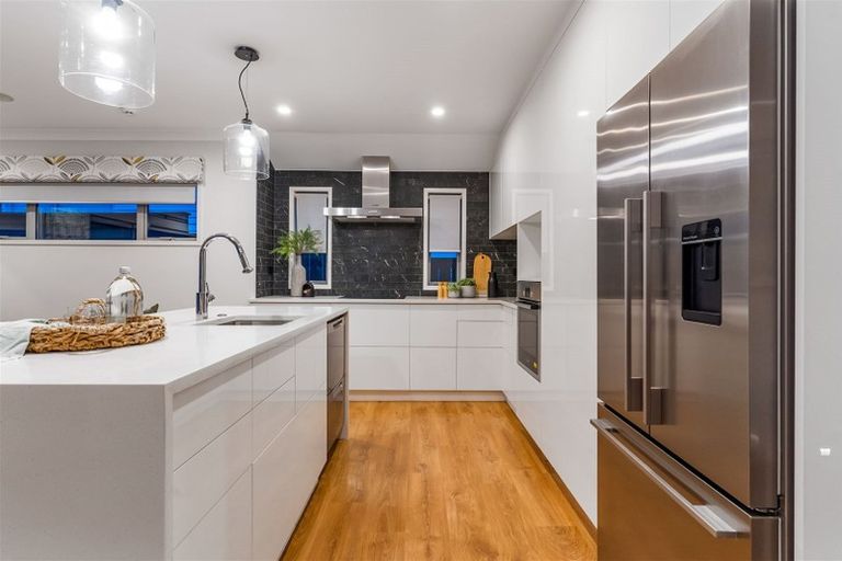 Photo of property in 21a Channel View Road, Campbells Bay, Auckland, 0630