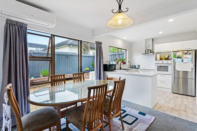 Photo of property in 2/8 Wood Street, Papakura, 2110