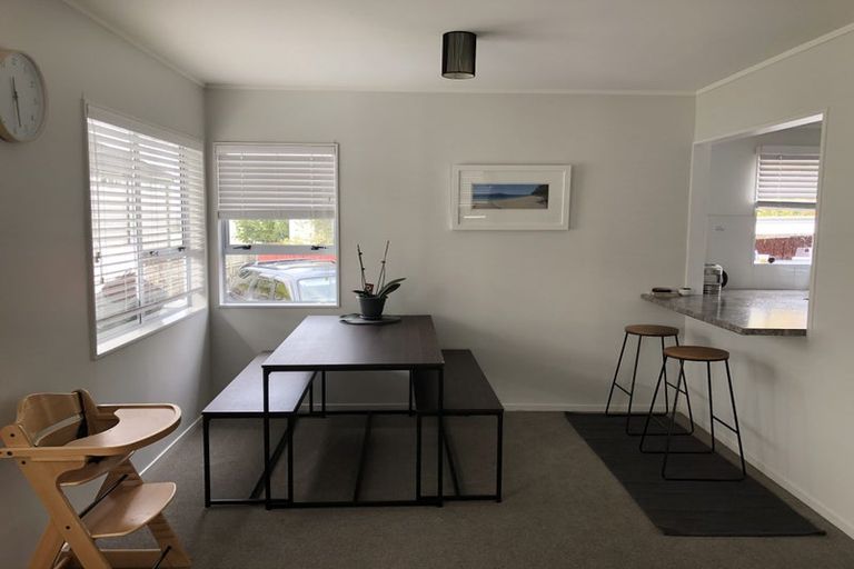 Photo of property in 2/30 Norwood Road, Bayswater, Auckland, 0622