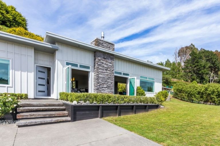 Photo of property in 75 Dalmore Way, Acacia Bay, Taupo, 3385