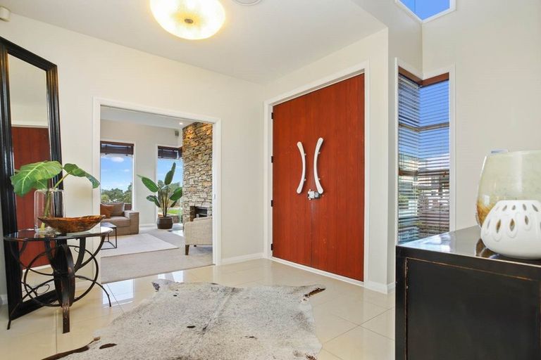 Photo of property in 51 Harbour View Road, Te Atatu Peninsula, Auckland, 0610