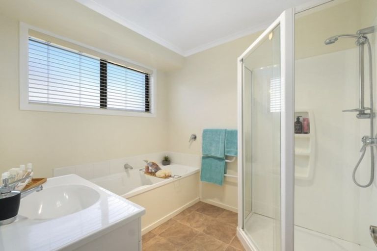 Photo of property in 74 Howards Drive, Lake Hayes, Queenstown, 9304