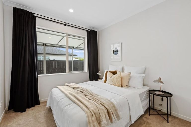 Photo of property in 9 Walter Ruddock Avenue, Kumeu, 0810