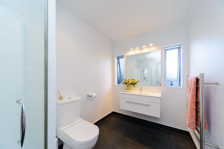 Photo of property in 6 D'urville Place, Kelvin Grove, Palmerston North, 4414
