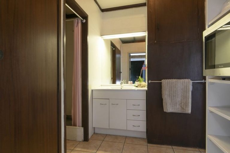 Photo of property in 65 Marine Parade North, Piha, 0772