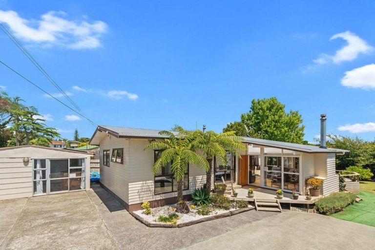 Photo of property in 106 Te Atatu Road, Te Atatu South, Auckland, 0610