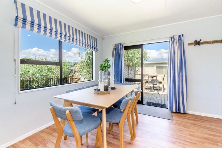 Photo of property in 128 Tutere Street, Waikanae Beach, Waikanae, 5036