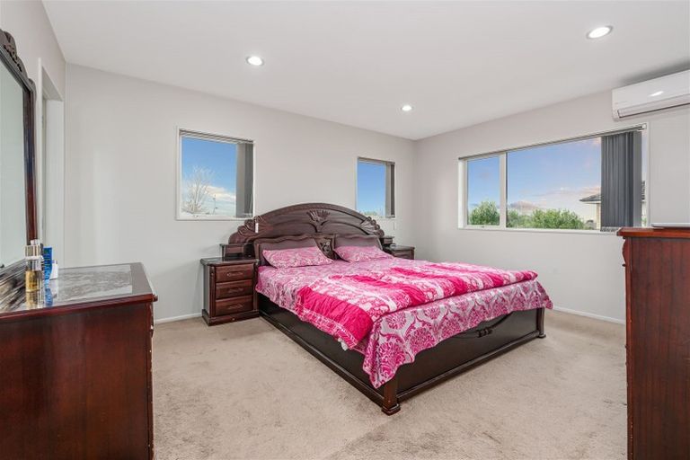 Photo of property in 1c Babich Road, Henderson Valley, Auckland, 0614