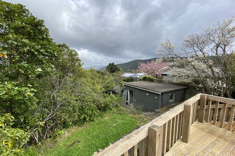 Photo of property in 10 Vista Crescent, Maoribank, Upper Hutt, 5018