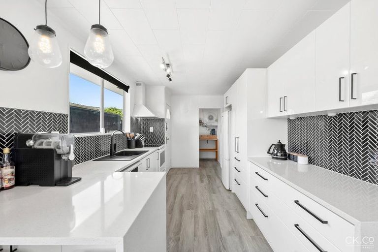 Photo of property in 34 California Drive, Totara Park, Upper Hutt, 5018